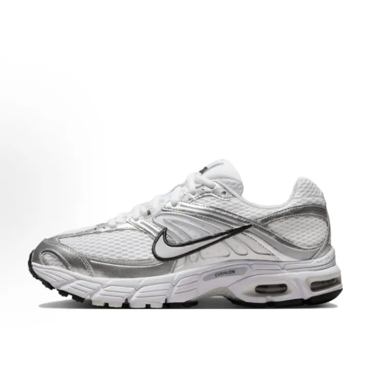 Nike耐克女子白银气垫休闲跑步鞋 AIR MAX MOTO 2K HQ2056-103