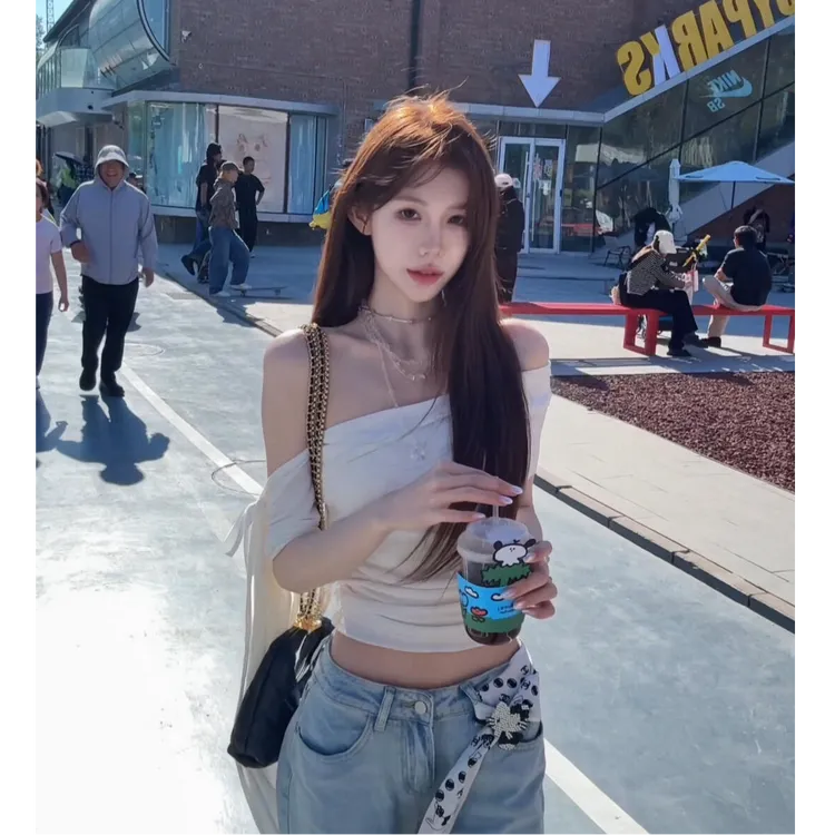 2025夏季新款ins少女感减龄一字肩修身T恤上衣女配显瘦牛仔裤套装