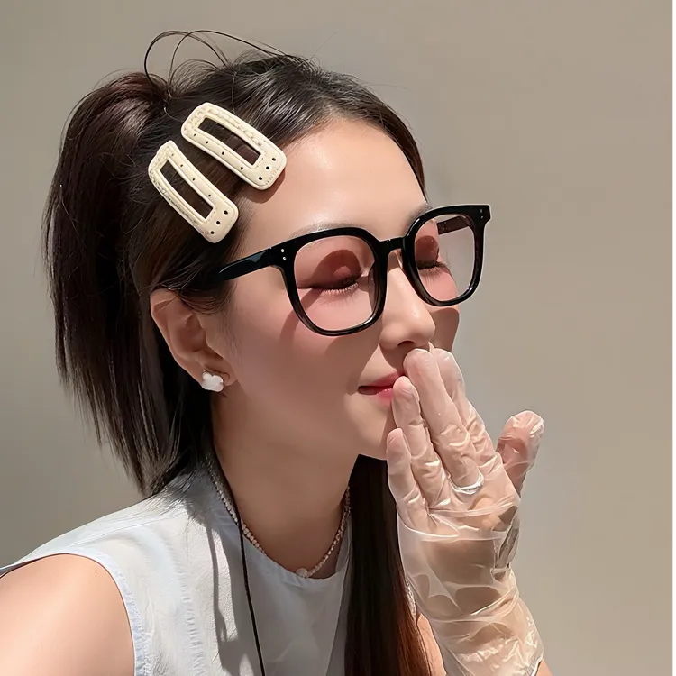 2025新款时尚椭圆猫眼墨镜防紫外线小框设计男女同款大脸显瘦复古