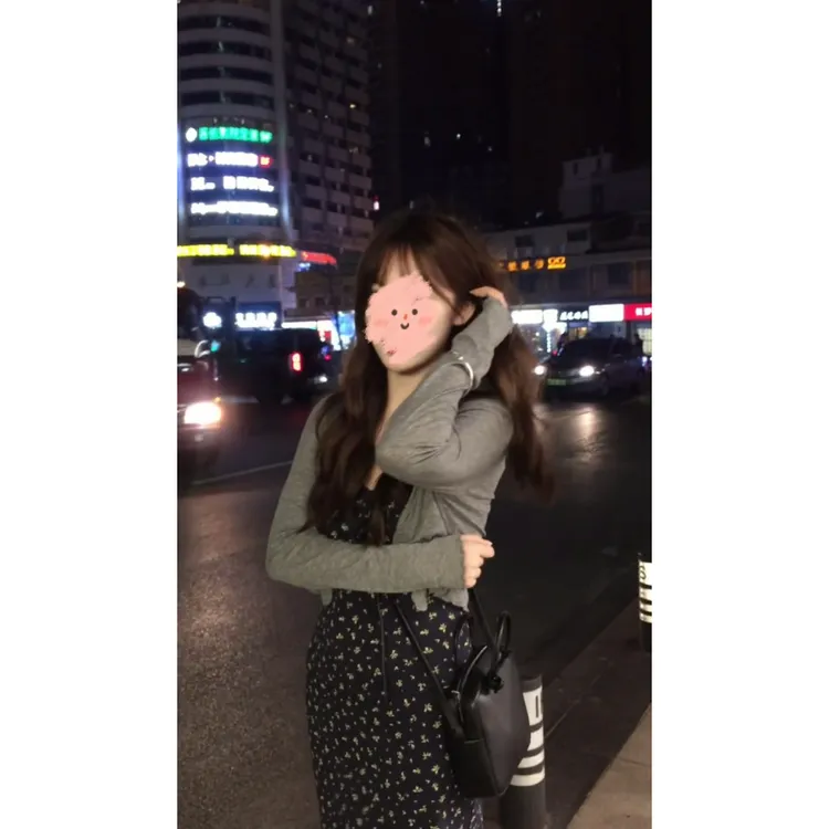 灰色针织薄款开衫女早秋短款坎肩罩衫外搭长袖上衣+碎花连衣裙子
