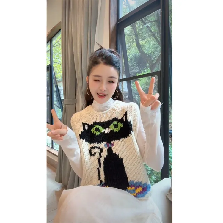 洋洋优选-秋冬新款百搭猫咪卡通手打粗棒针毛衣马甲背心女YY72106