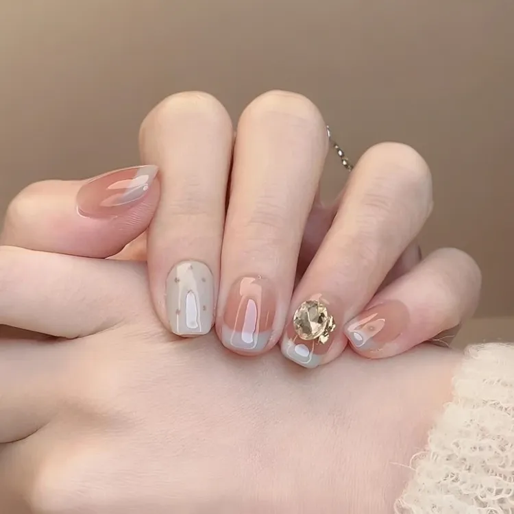 【玛丽亚】秋冬新款裸色冰透显白手工穿戴甲短款法式高级穿戴美甲