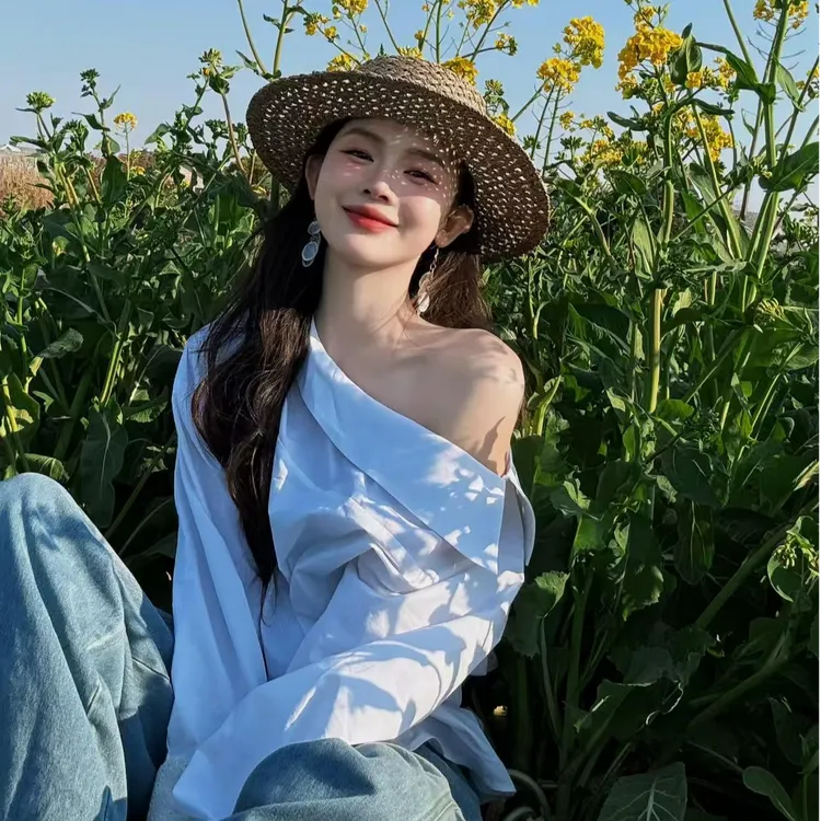 2025春游出行衣服高级感时尚长袖腰带上衣设计感复古百搭牛仔裤女