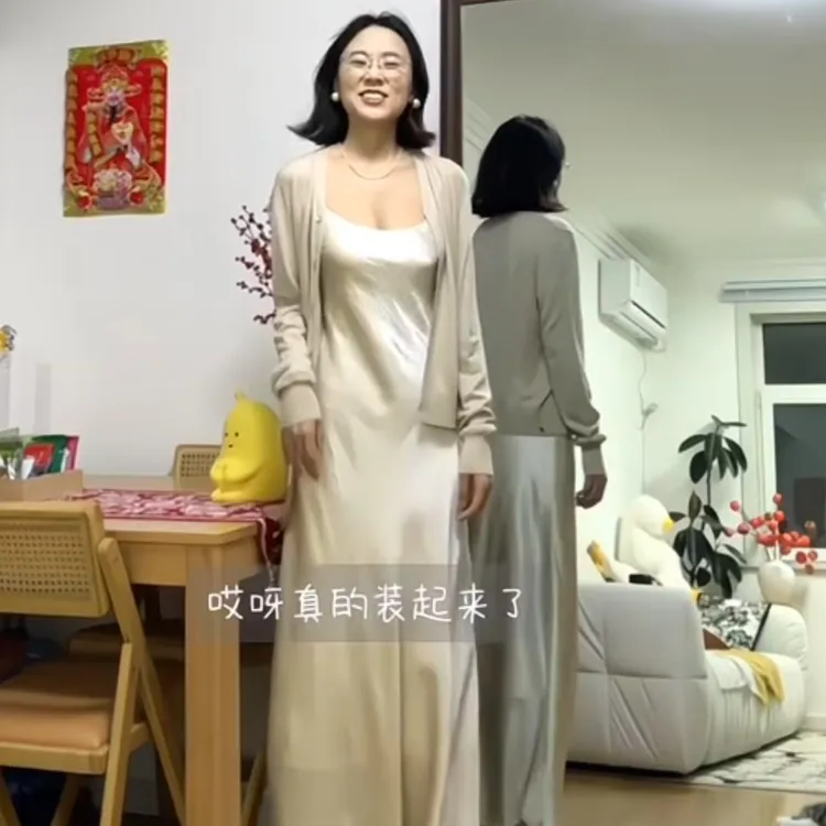 2025春季新款法式温柔高级长袖针织开衫早春垂感吊带连衣裙两件套