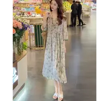 悦享服饰2025夏季新款法式印花V领套头时尚复古气质显瘦连衣裙