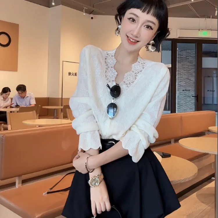 XIAOBAI秋季纯色长袖毛针织衫宽松型女装V领上衣