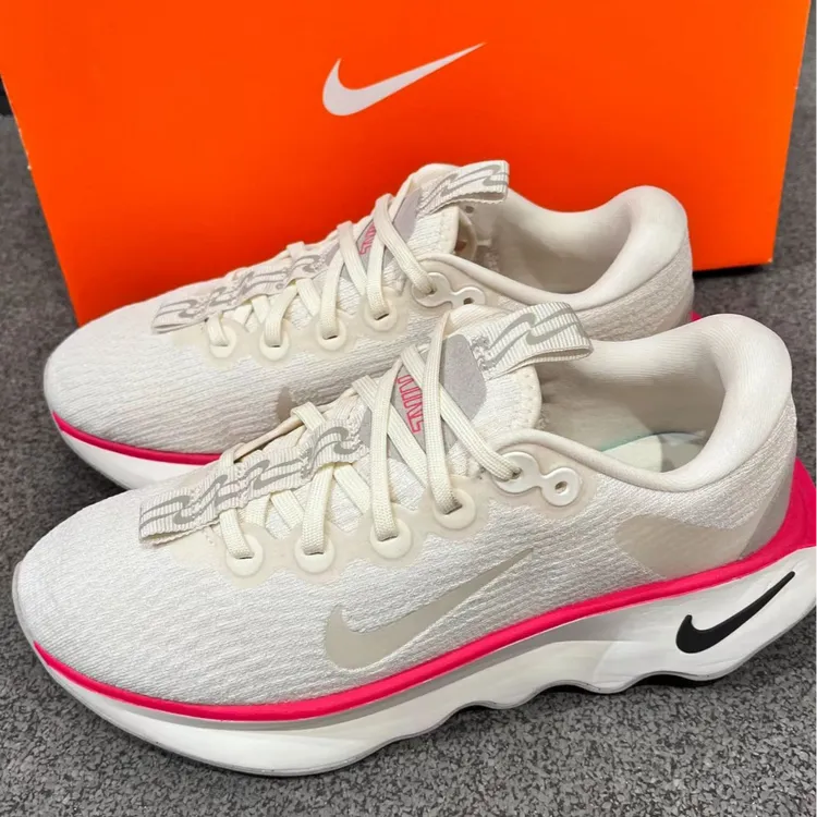 Nike耐克 Motiva 女款白紫红休闲耐磨复古低帮跑步运动鞋官方正品