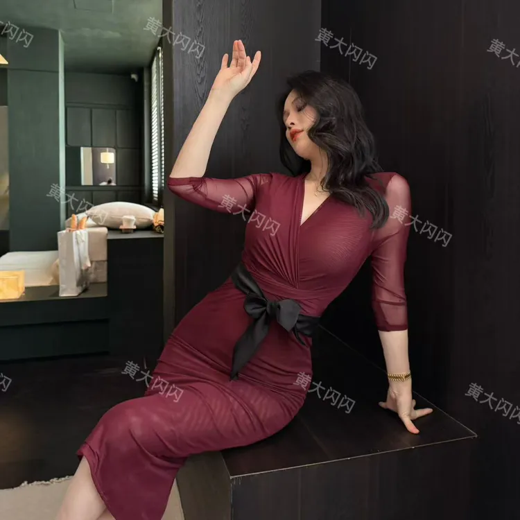 【新店请到黄大闪闪女装店1号】(勃朗蒂夫人)长款显瘦连衣裙SSF2474
