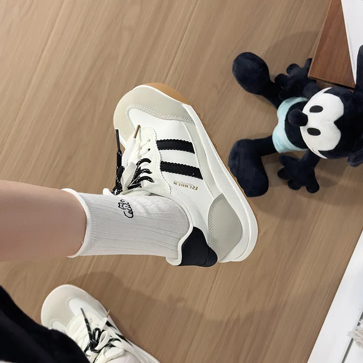 人本云朵鞋女2025新款圆头德训鞋系带休闲鞋百搭潮流学生校园板鞋