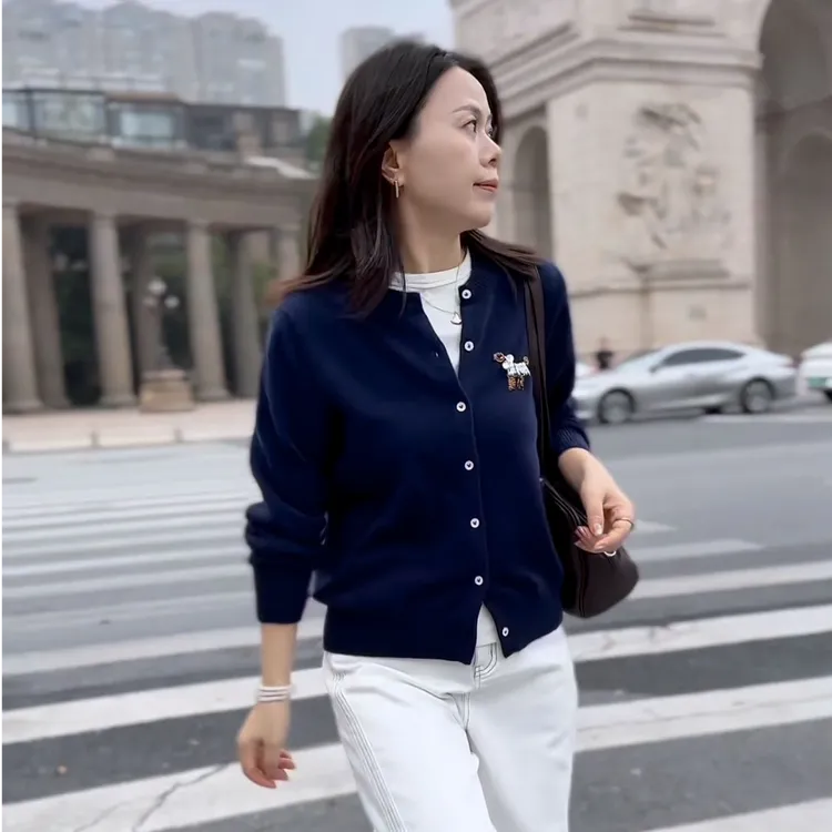 高端山羊绒宽松显瘦手工钉珠刺绣提花圆领轻奢小狗毛衣通勤潮开衫