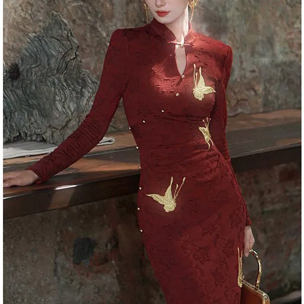 2026年红色新中式改良旗袍女早秋订婚长袖提花针织收腰百搭连衣裙