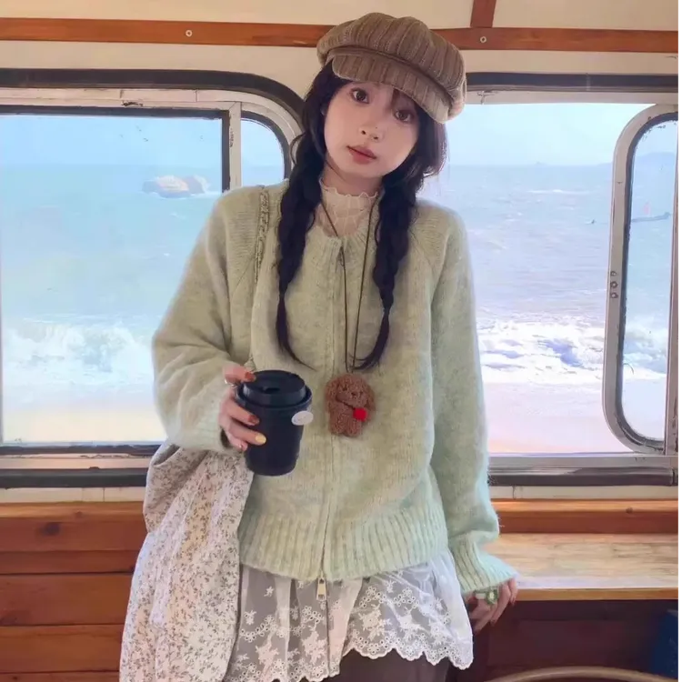 绿色毛衣外套女款2025新款春秋韩系独特超好看慵懒风宽松针织开衫