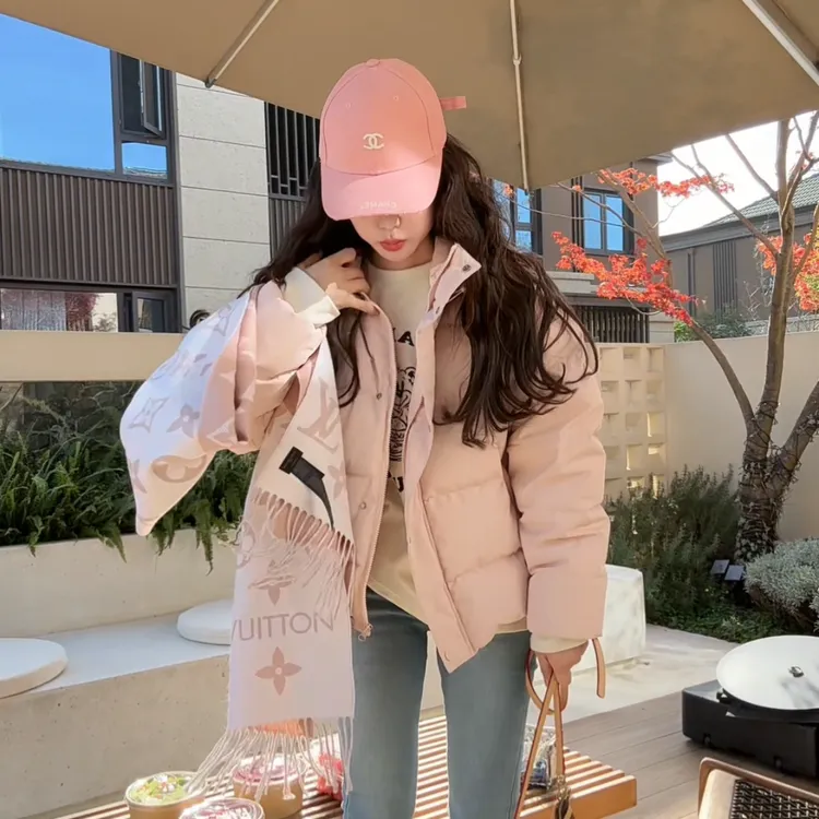 YX八YRF20251201新款粉色勾勾羽绒服时尚休闲韩版保暖冬季