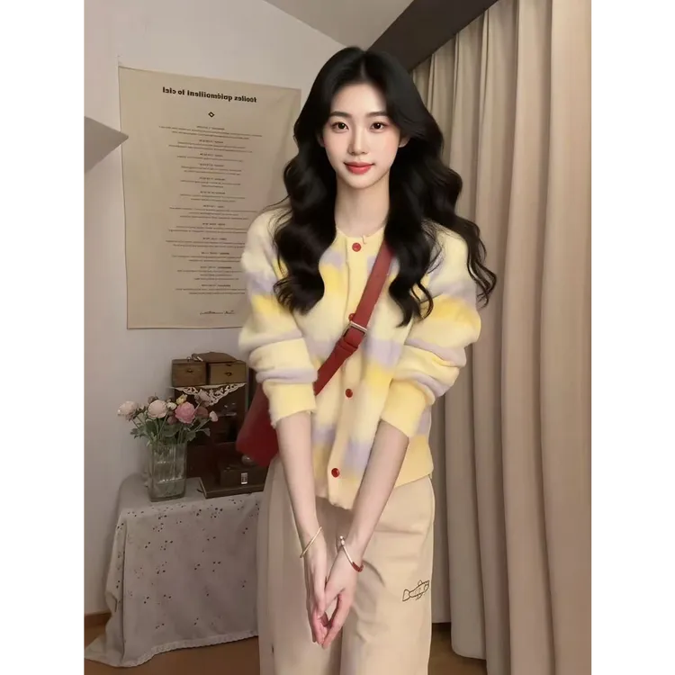 日系复古奶黄撞色条纹仿貂绒毛衣开衫女秋软糯甜美马海毛针织外套