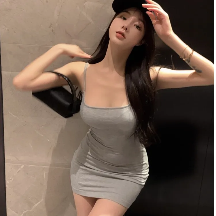 性感吊带连衣裙夏季纯欲老钱风短裙辣妹修身紧身超显身材包臀裙子