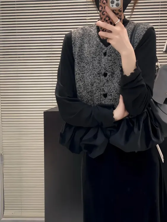 2025超火减龄早秋穿搭小香风撞色花苞马甲女时髦洋气背心短款马夹