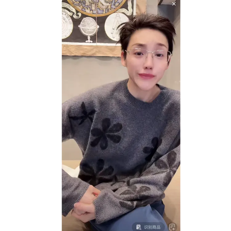 花朵绣花羊绒毛衣  MY0611