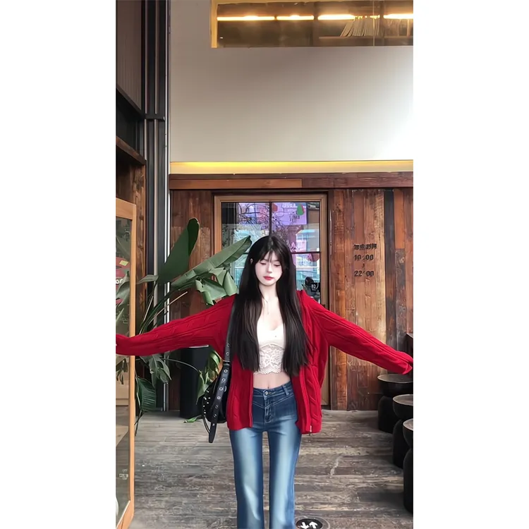 红色双拉链美式刺绣连帽绞花针织衫毛衣外套做旧深蓝微喇牛仔裤子