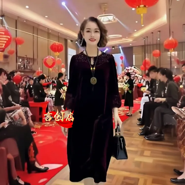 8090妈妈秋装新款时尚连衣裙中年圆领丝绒裙子中老年打底长裙子