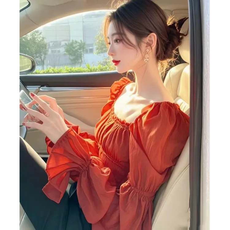 2025新款早秋韩系轻熟辣妹性感纯欲长袖方领上衣设计感女小众