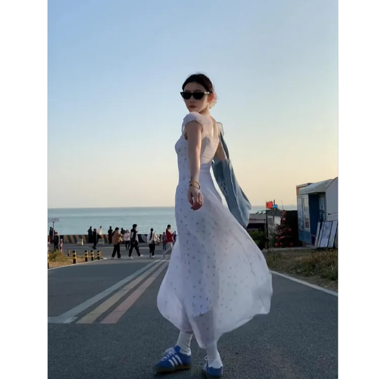 【冰萃海盐】2025夏季新款甜美浪漫法式方领系带露背碎花连衣长裙女