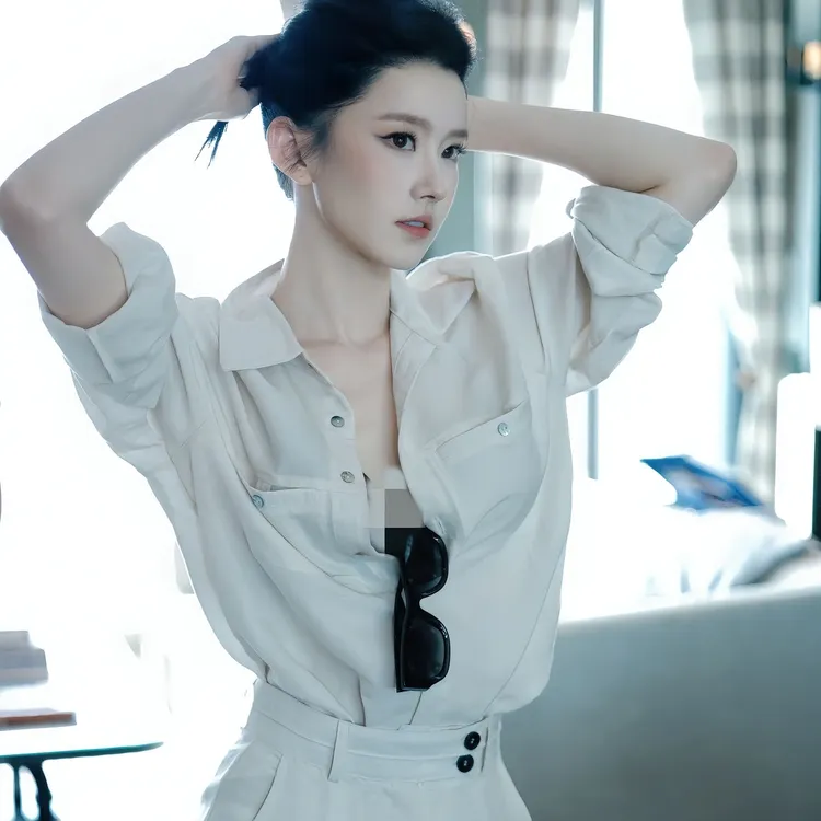 韩版通勤风套装女气质翻领衬衫巨好看的两件套早秋新款拖地阔腿裤