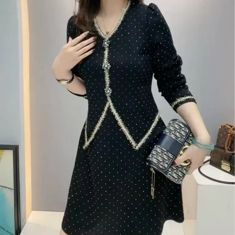 秋冬时尚气质宽松大码洋气波点假两件设计休闲百搭遮肉减龄连衣裙