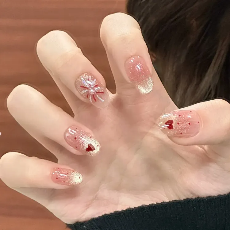 【璀璨烟火】法式显白新年圣诞款爱心腮红猫眼美甲穿戴甲短款高级感