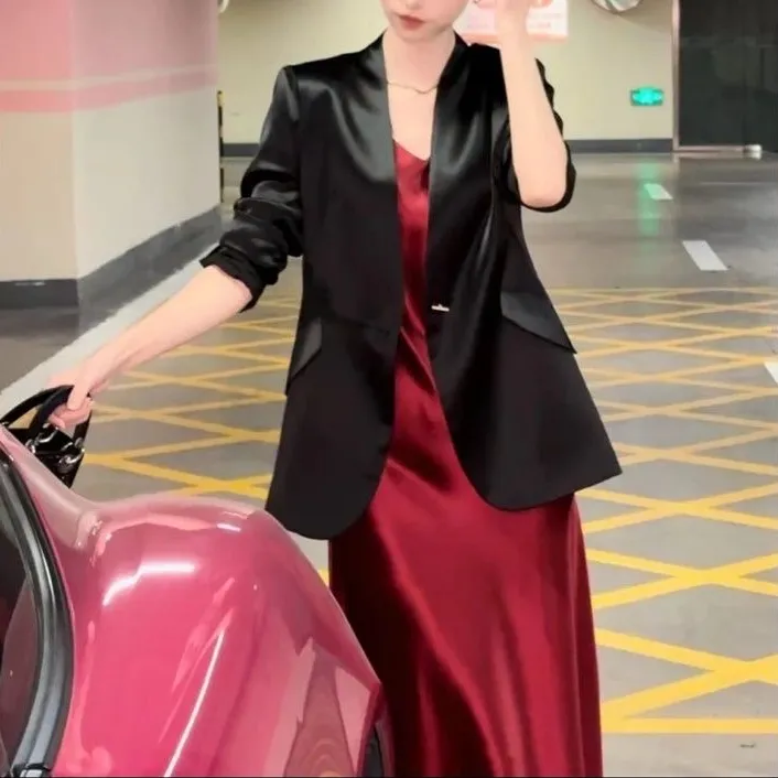 光泽感西装外套夏季薄款七分袖V领修身小西服小西装女款