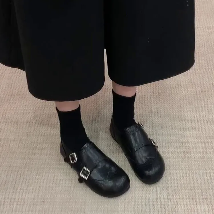 复古雕花皮带扣小皮鞋女2025年秋冬季新款通勤一脚蹬加绒平底单鞋