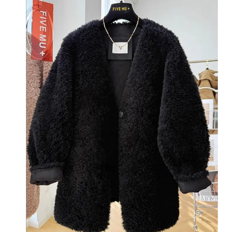 胖妹妹240斤大码高级感独特V领外套女秋冬季宽松百搭黑色加厚上衣