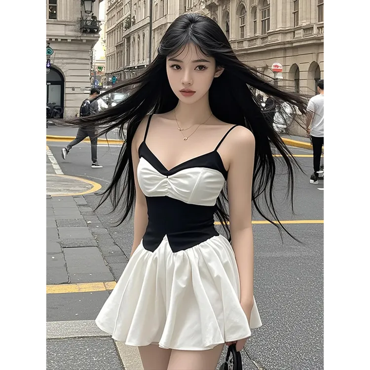 撞色低领吊带连衣裙女夏季纯欲高级设计感轻奢性感千金名媛短裙子
