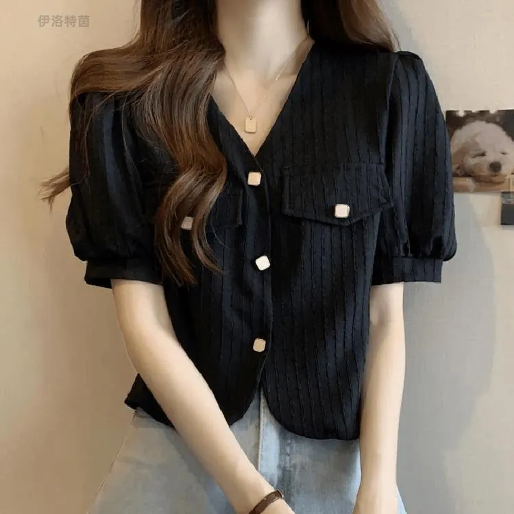 2024款大码夏季设计感小香风v领短袖衬衫女新款胖mm正肩t恤短款上