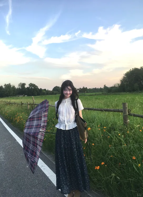 2025夏季新款韩系松弛感穿搭蕾丝花边衬衫上衣碎花半身裙两件套女