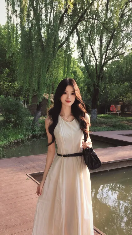 2025夏季新款时尚连衣裙气质显瘦洋气休闲百搭性感辣妹外穿连衣裙