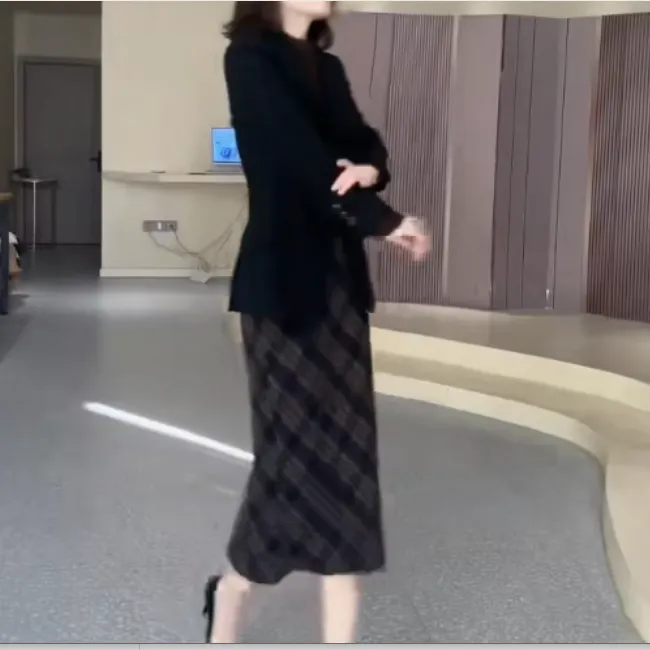 2025冬季新款潮流韩版爆款网红外套裙子两件套足OOA