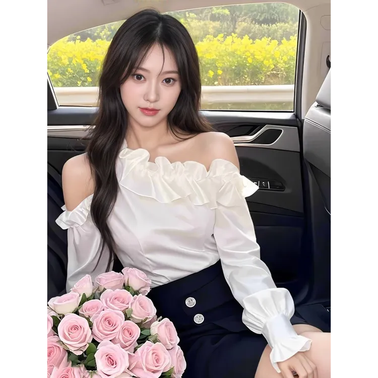 美貌色系高级感洋气纯欲风衬衫女秋季2025好看性感荷叶边露肩上衣