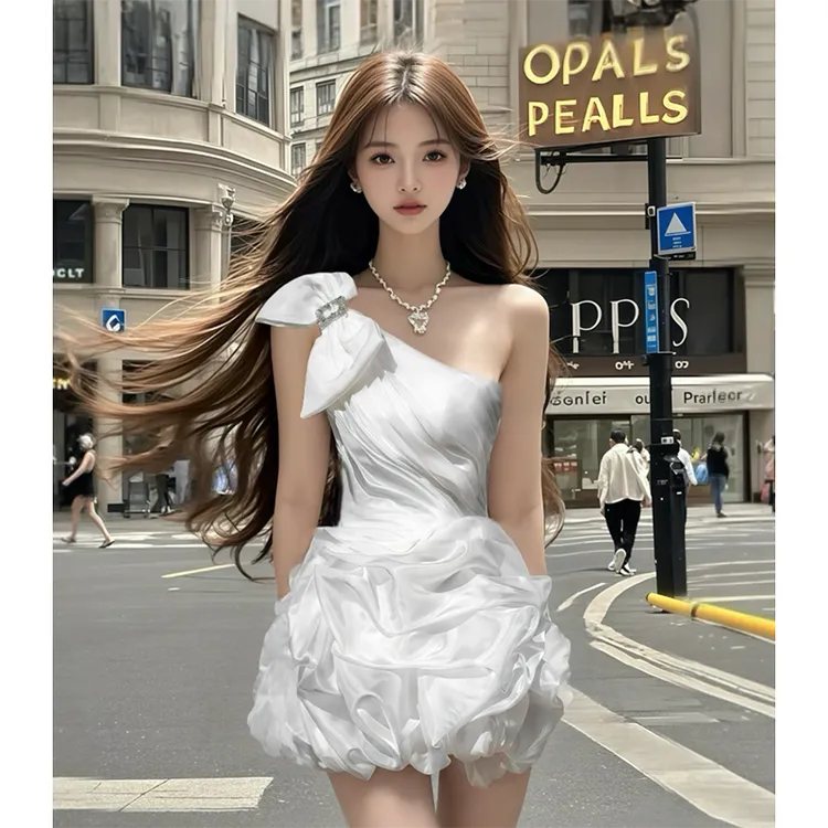 法式白色公主感时尚性感斜领收腰超好看显身材蓬蓬蝴蝶结连衣裙女