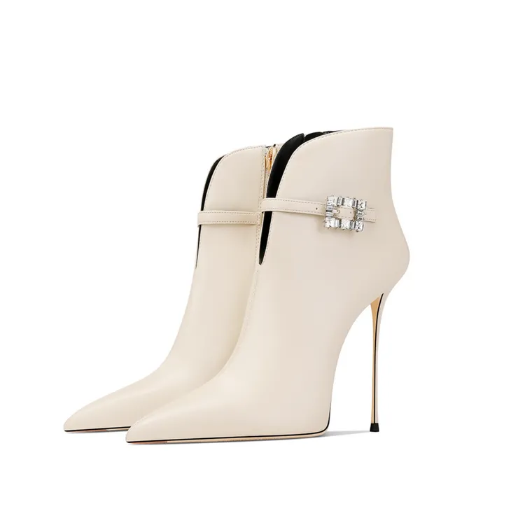 流行新款米白色时装靴气质绝美高级感洋气轻奢尖头细跟高跟鞋女