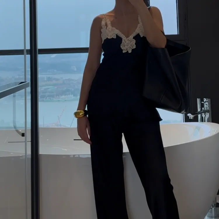 【赵娜】小性感刺绣吊带丨赵娜高端女装极简风高品质吊带背心