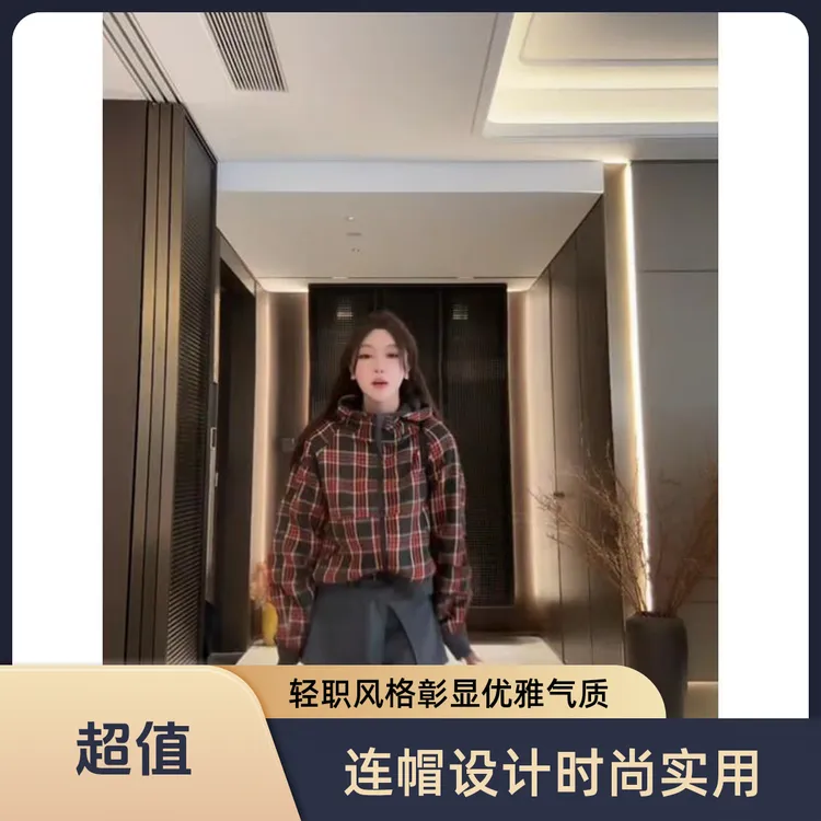 柏雪“两面心绪” 2025秋季新款连帽轻奢酷飒风女装外套
