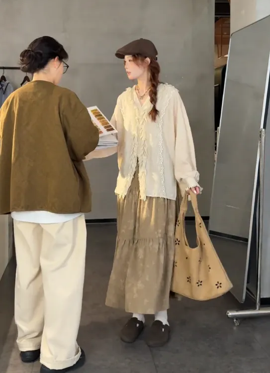 2025早秋新款气质温柔风复古法式蕾丝边V领显瘦长袖衬衫上衣女