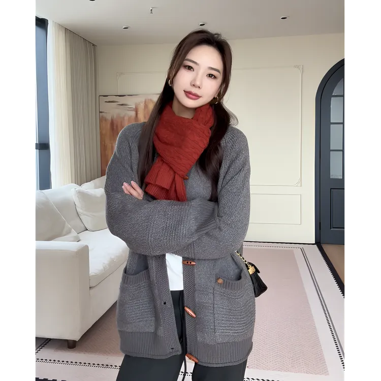 【余欢欢】秋季休闲慵懒风木扣针织开衫外套-YHW50849