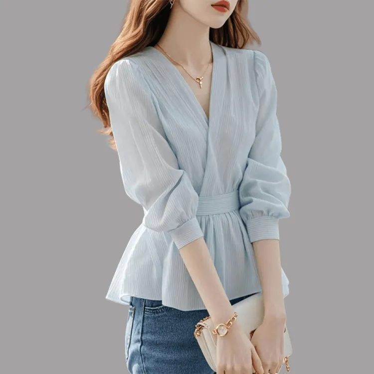 高级感法式女上衣轻奢减龄早春新款洋气超好看淡蓝色雪纺条纹衬衫