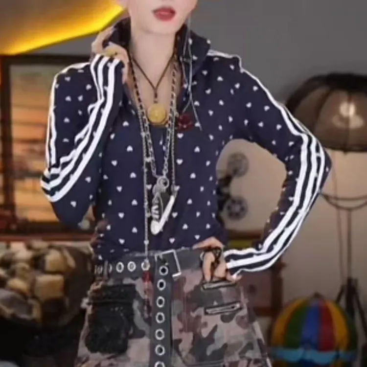 韩版撞色拼接爱心波点修身上衣