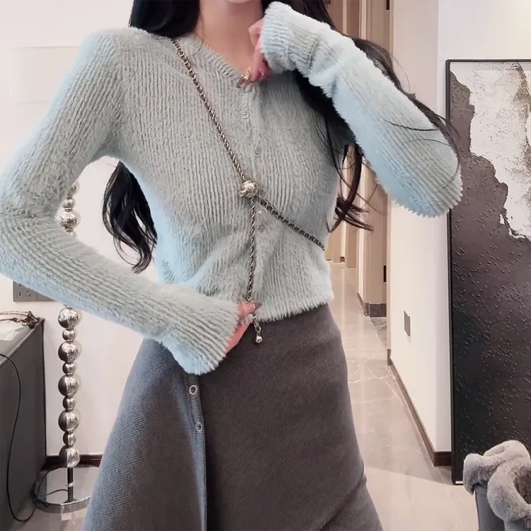 青瓷绿水~貂绒钮扣小衫秋冬上衣软糯百搭短款修身针织衫W1285