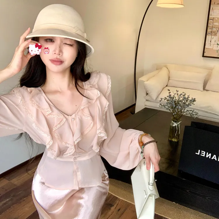 中古设计感蕾丝重磅显瘦灯笼袖气质上衣+修身鱼尾缎面半身裙