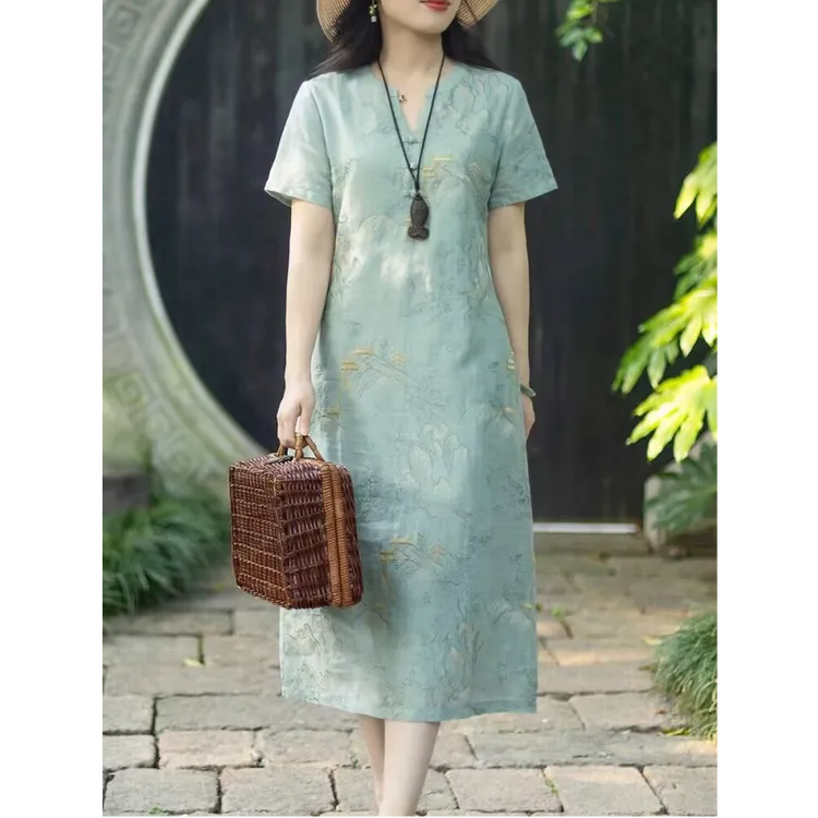2025夏季时尚新款刺绣国风连衣裙复古洋气V领盘扣新中式短袖裙子