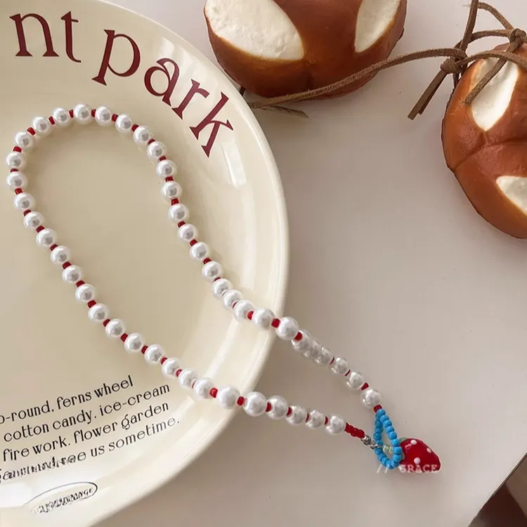 铜仿珍珠项链 多巴胺草莓串珠项链女夏2025新款小众高级感锁骨链 