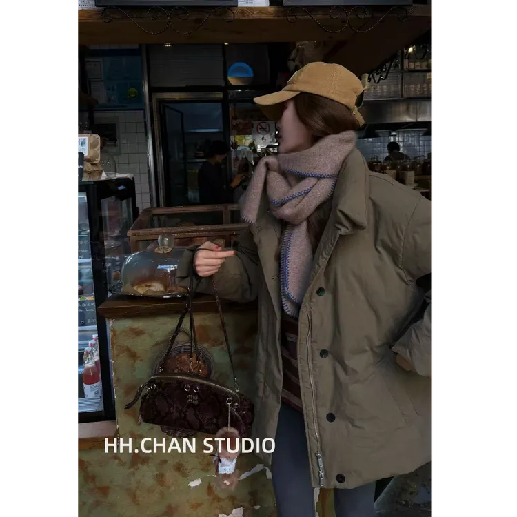 HH.CHAN “欧包“90新国标白鹅绒特调卡其绿中长鹅绒HH55Q41579